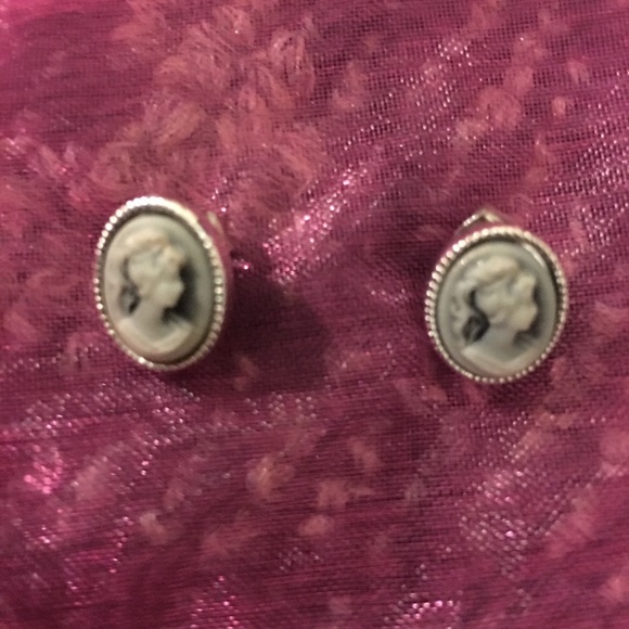 🆕 Brand New Vintage Cambio Stud Earrings - Picture 3 of 3